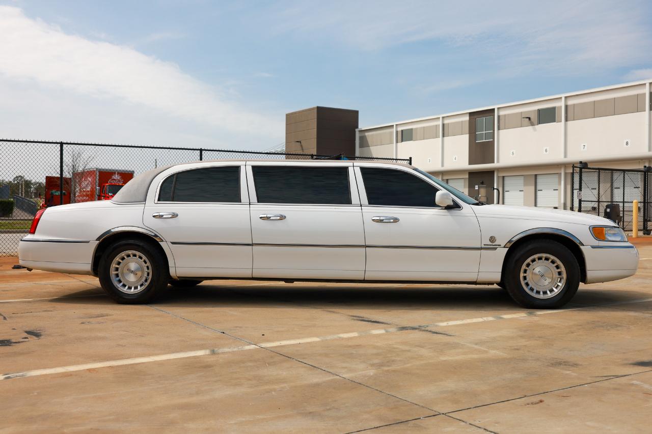 Lincoln Town Car Executive Limo 1999