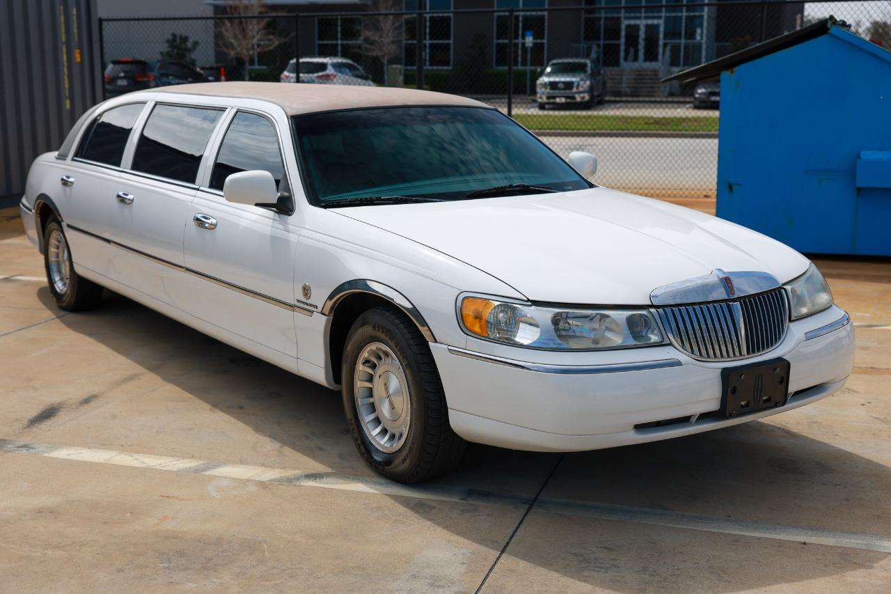 Lincoln Town Car Executive Limo 1999