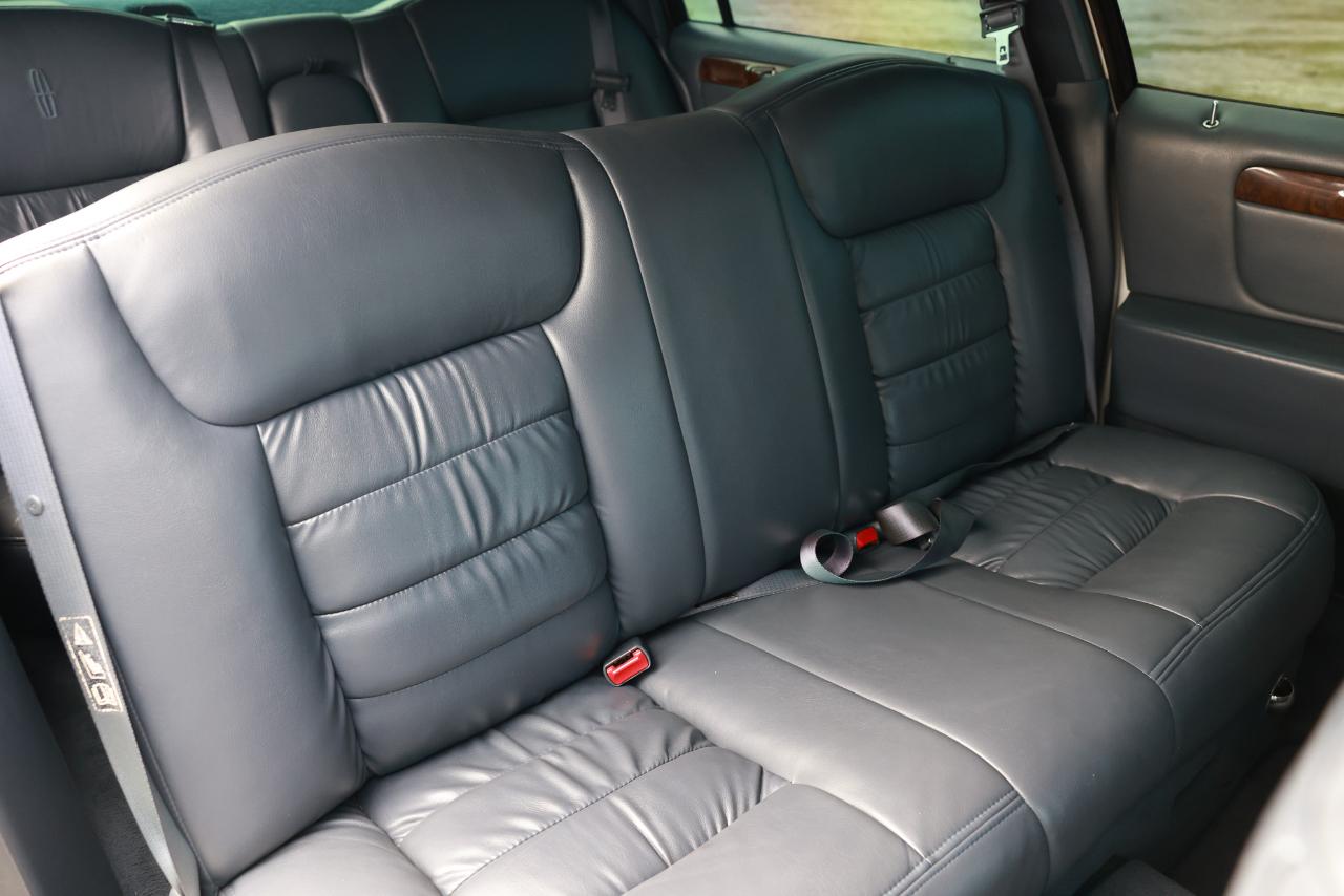 Lincoln Town Car Executive Limo 1999