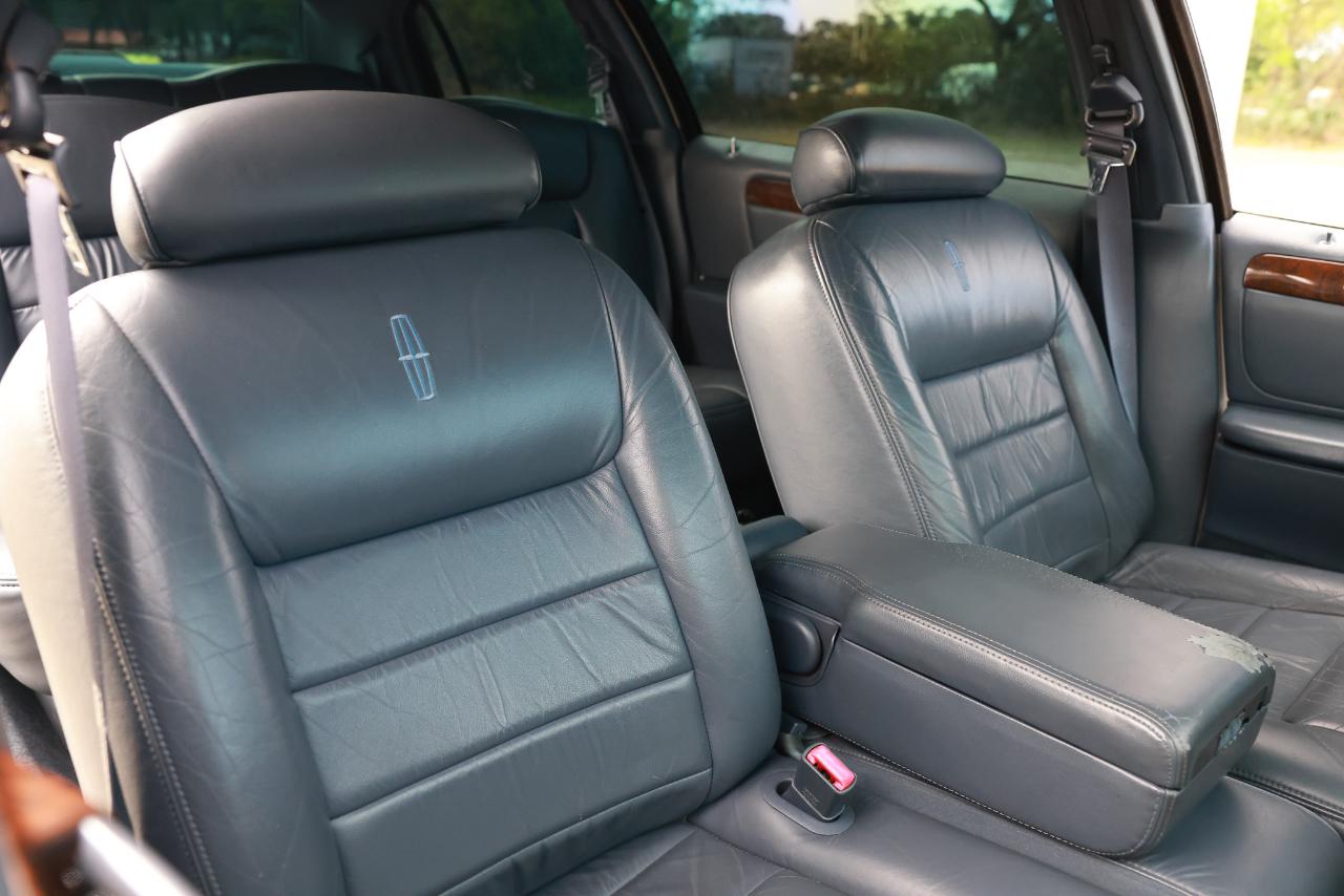 Lincoln Town Car Executive Limo 1999