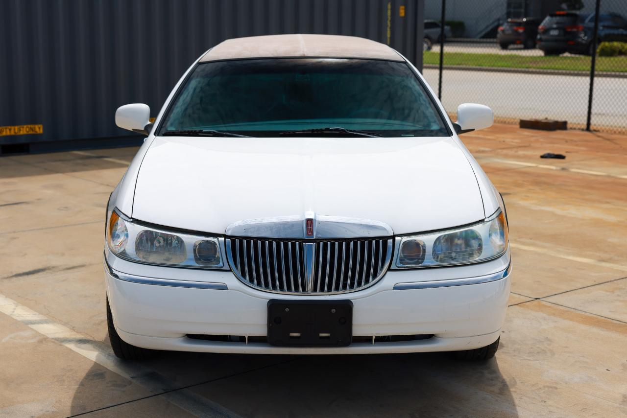 Lincoln Town Car Executive Limo 1999