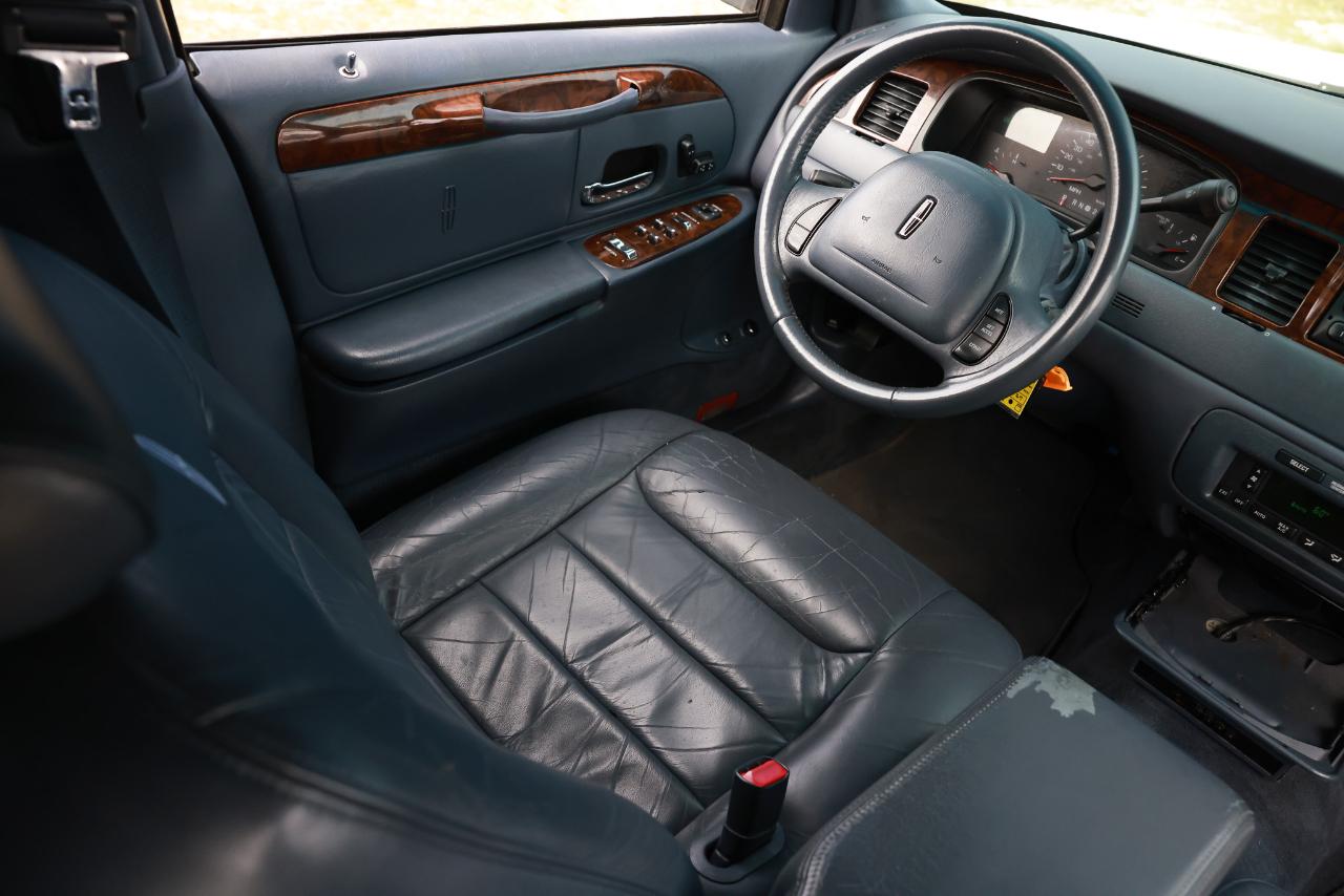 Lincoln Town Car Executive Limo 1999