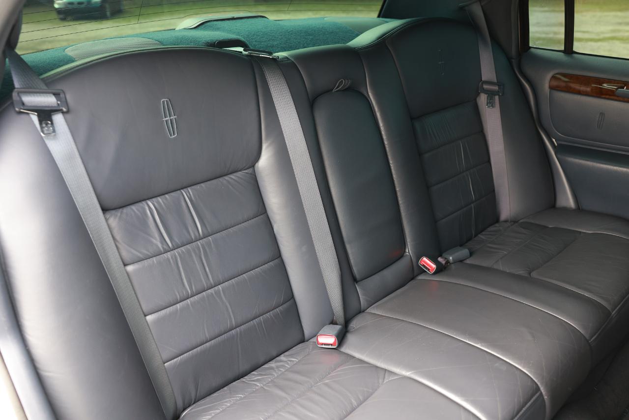 Lincoln Town Car Executive Limo 1999