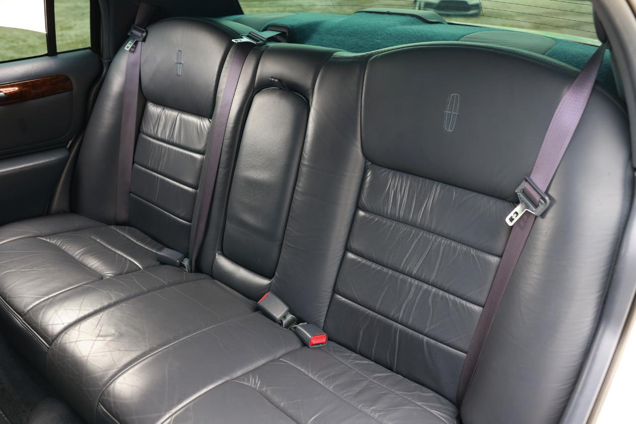 Lincoln Town Car Executive Limo 1999