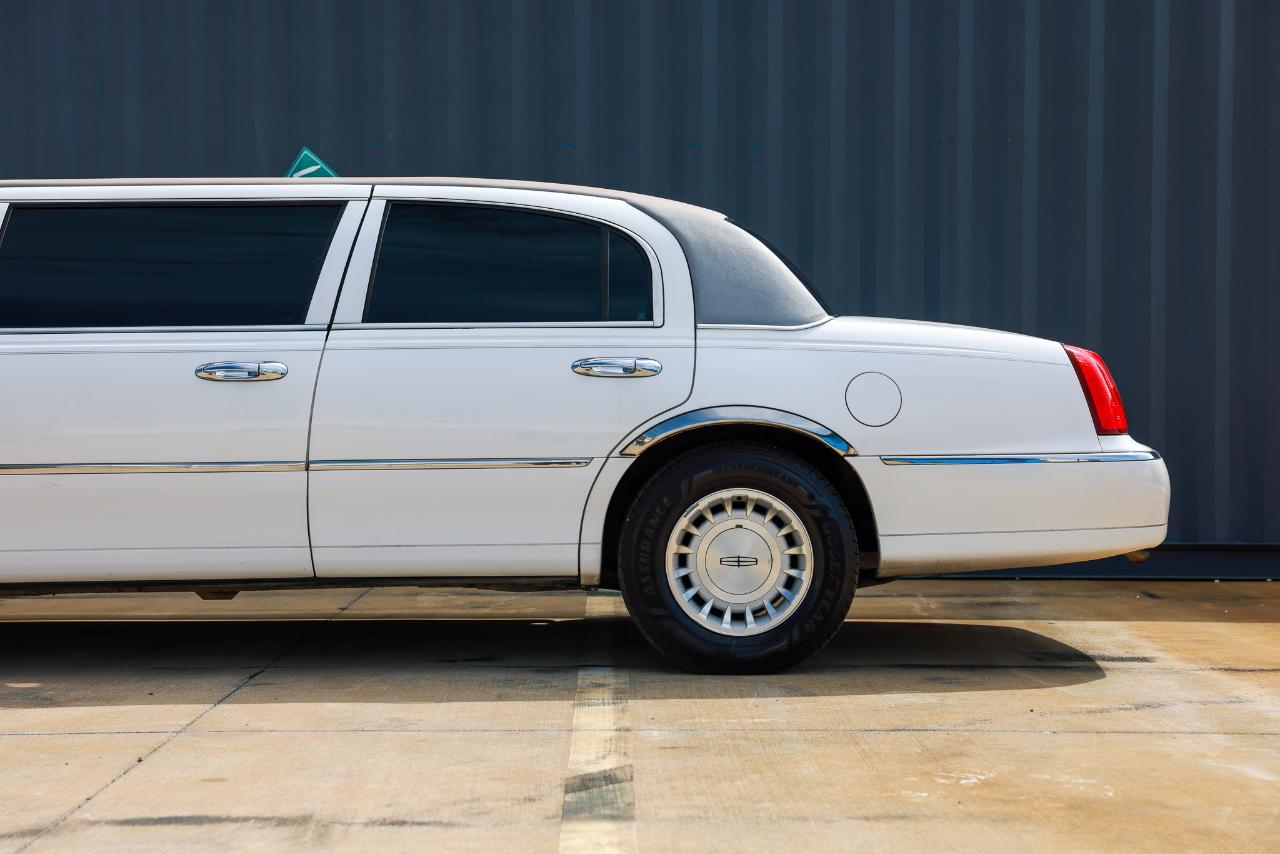 Lincoln Town Car Executive Limo 1999