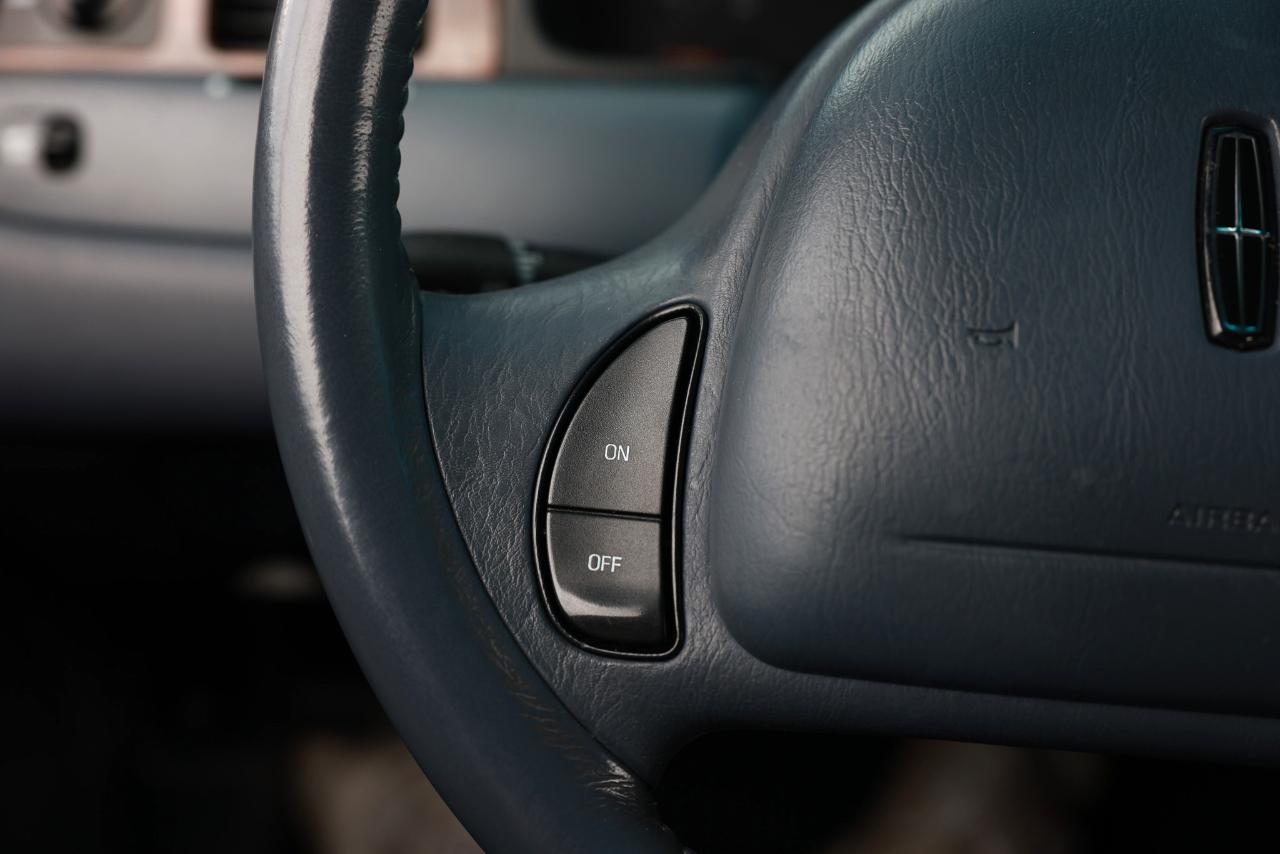 Lincoln Town Car Executive Limo 1999