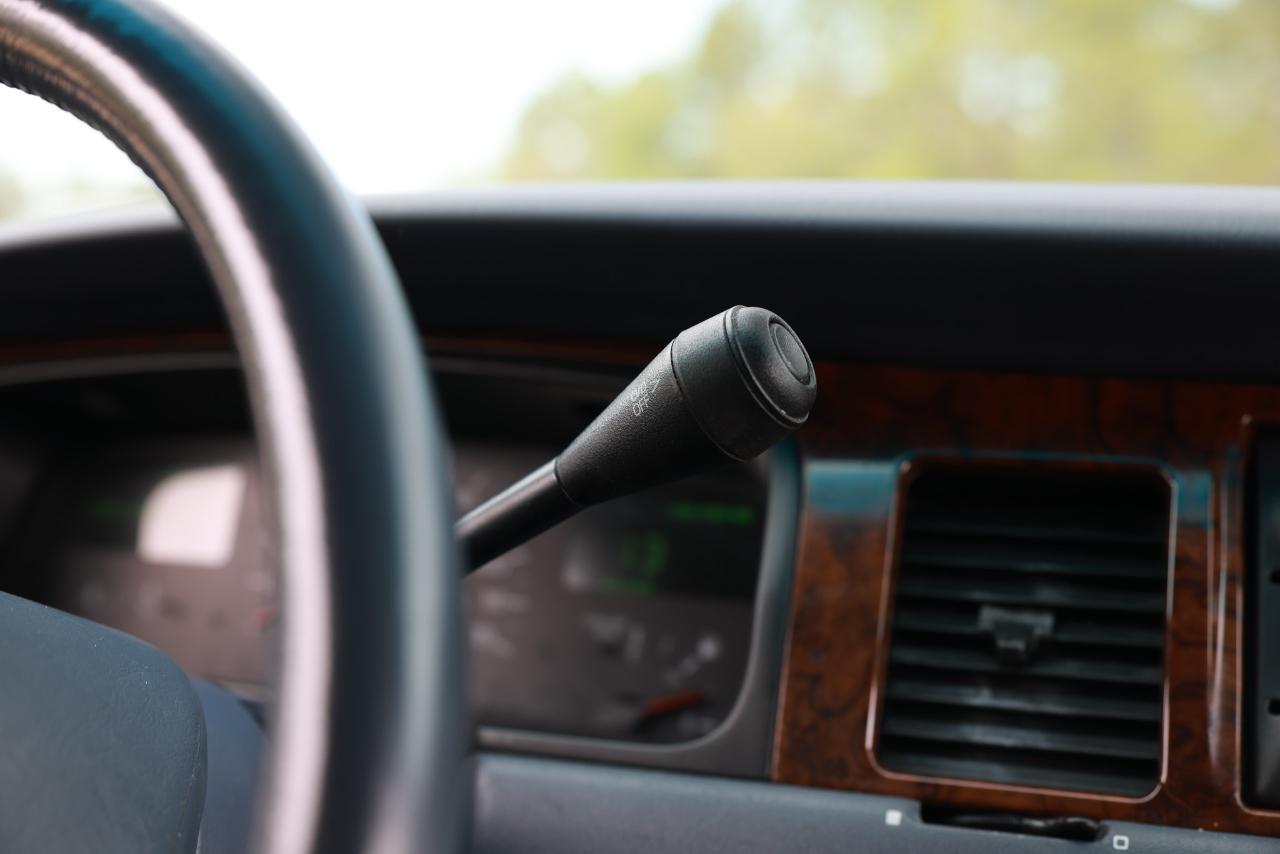 Lincoln Town Car Executive Limo 1999