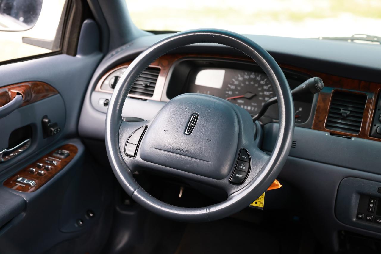 Lincoln Town Car Executive Limo 1999