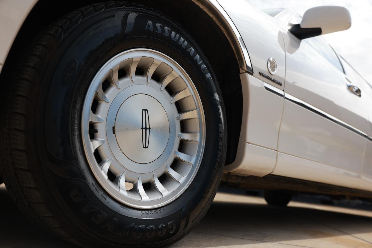 Lincoln Town Car Executive Limo 1999