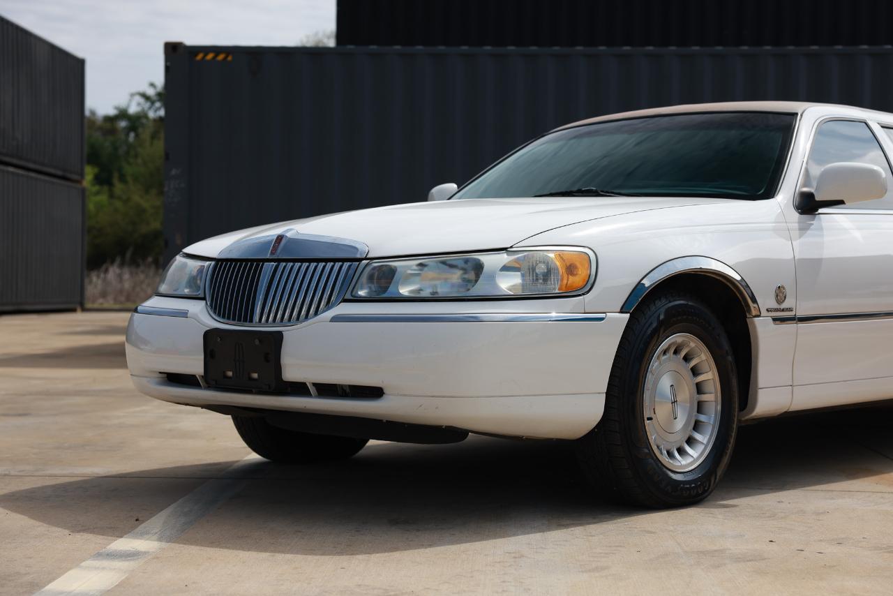 Lincoln Town Car Executive Limo 1999