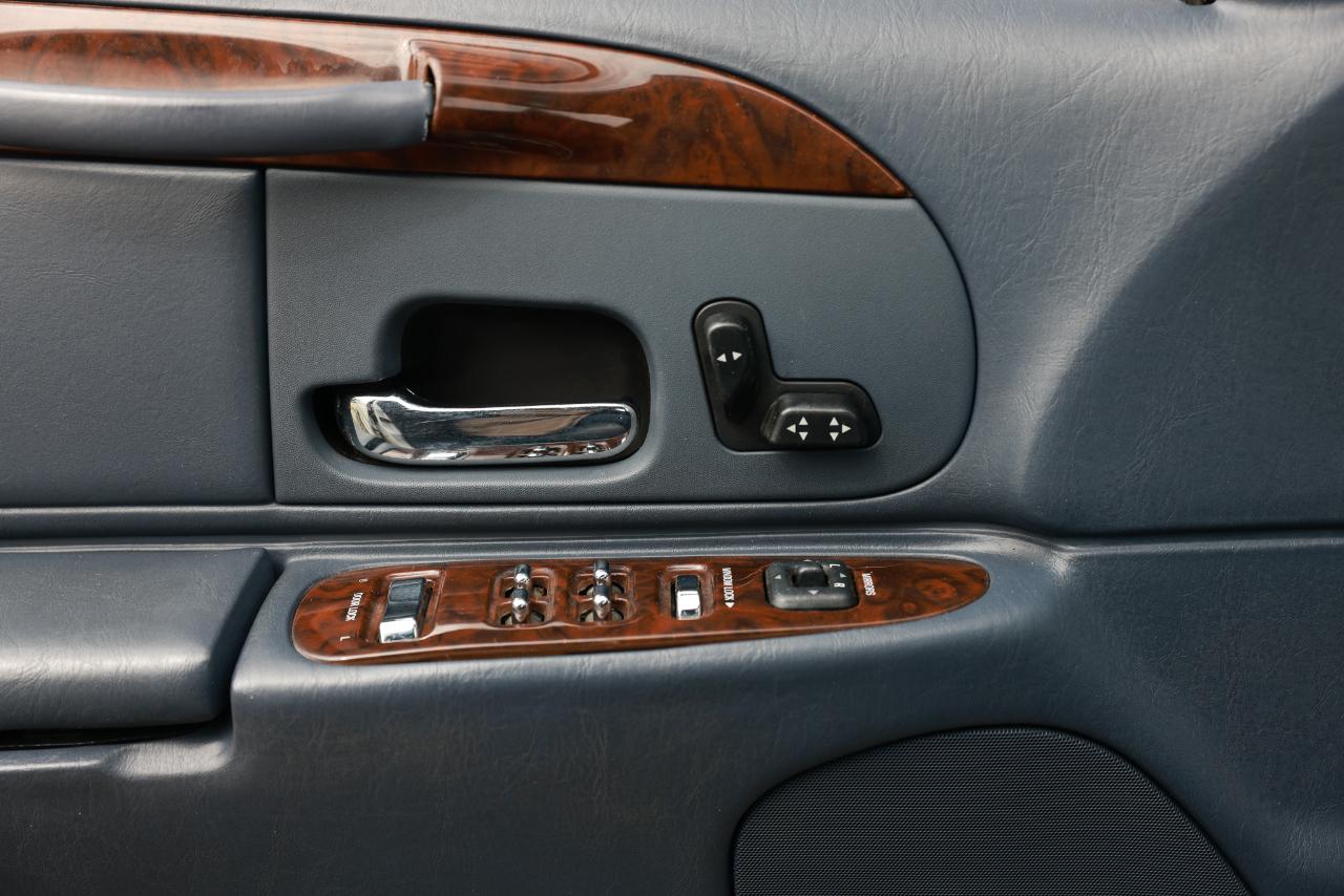 Lincoln Town Car Executive Limo 1999