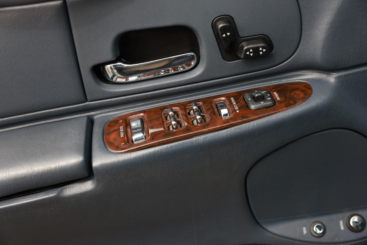 Lincoln Town Car Executive Limo 1999