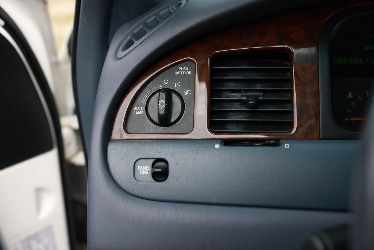 Lincoln Town Car Executive Limo 1999