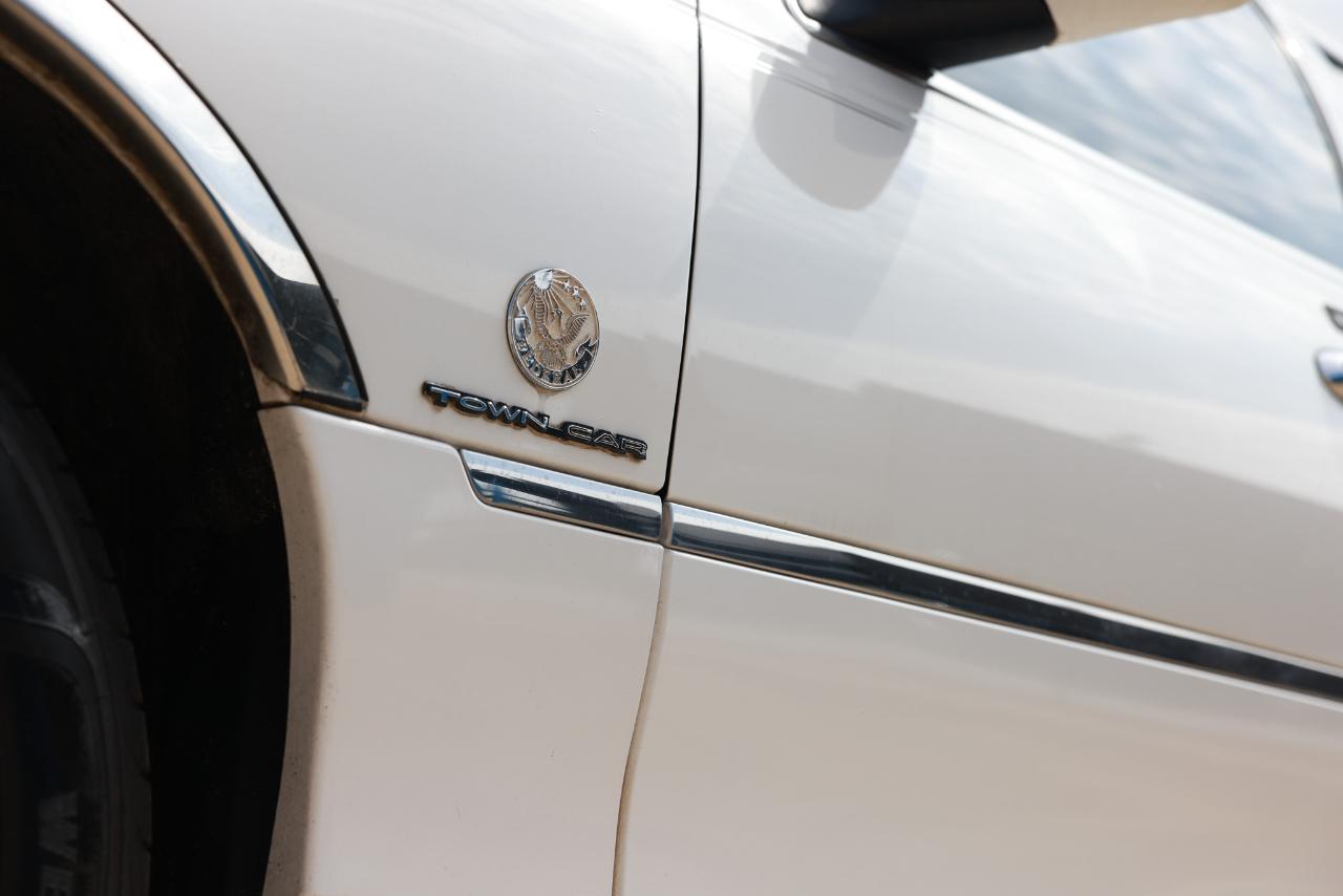 Lincoln Town Car Executive Limo 1999