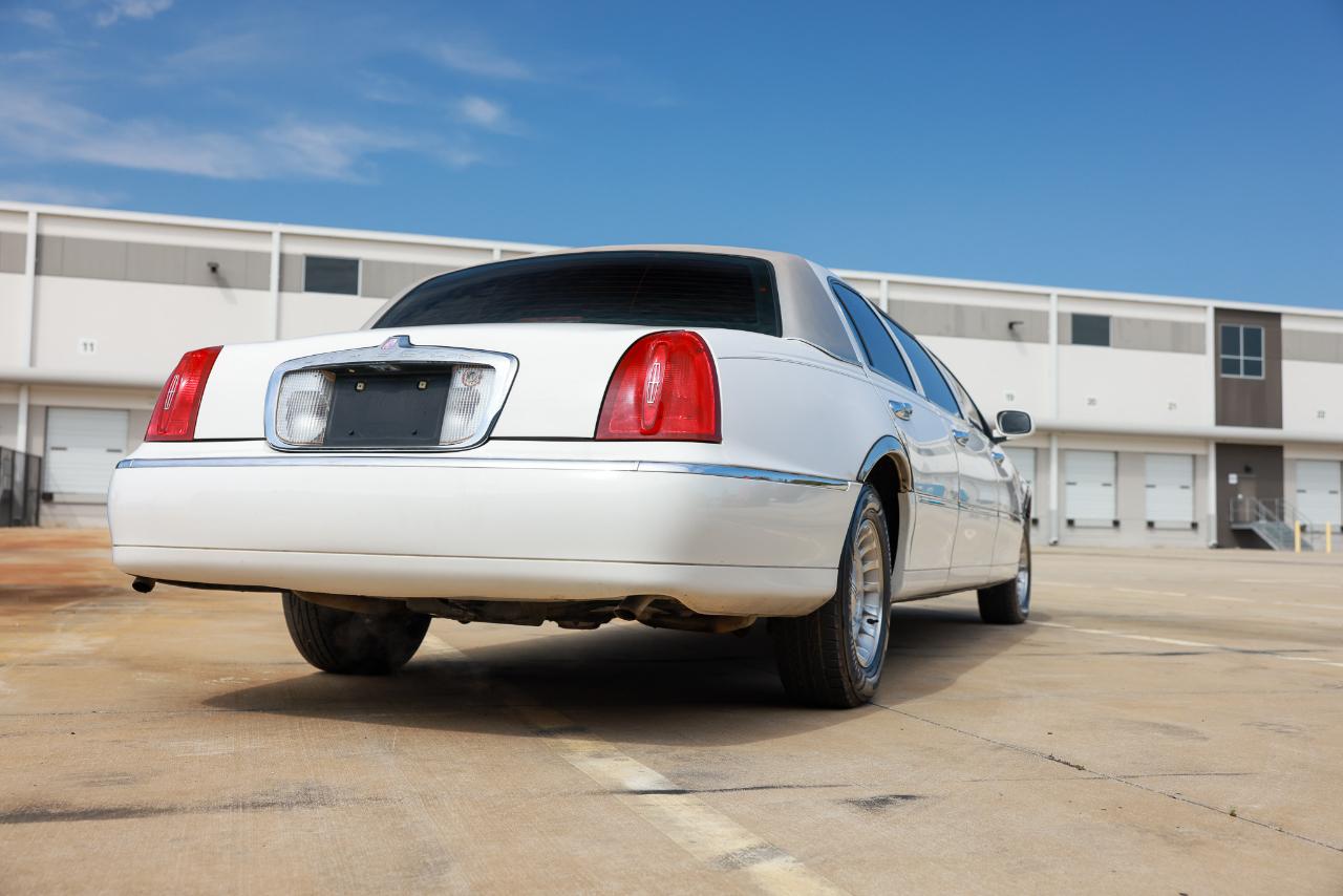 Lincoln Town Car Executive Limo 1999