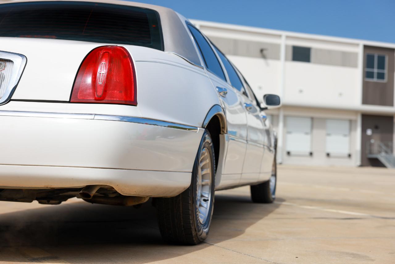 Lincoln Town Car Executive Limo 1999