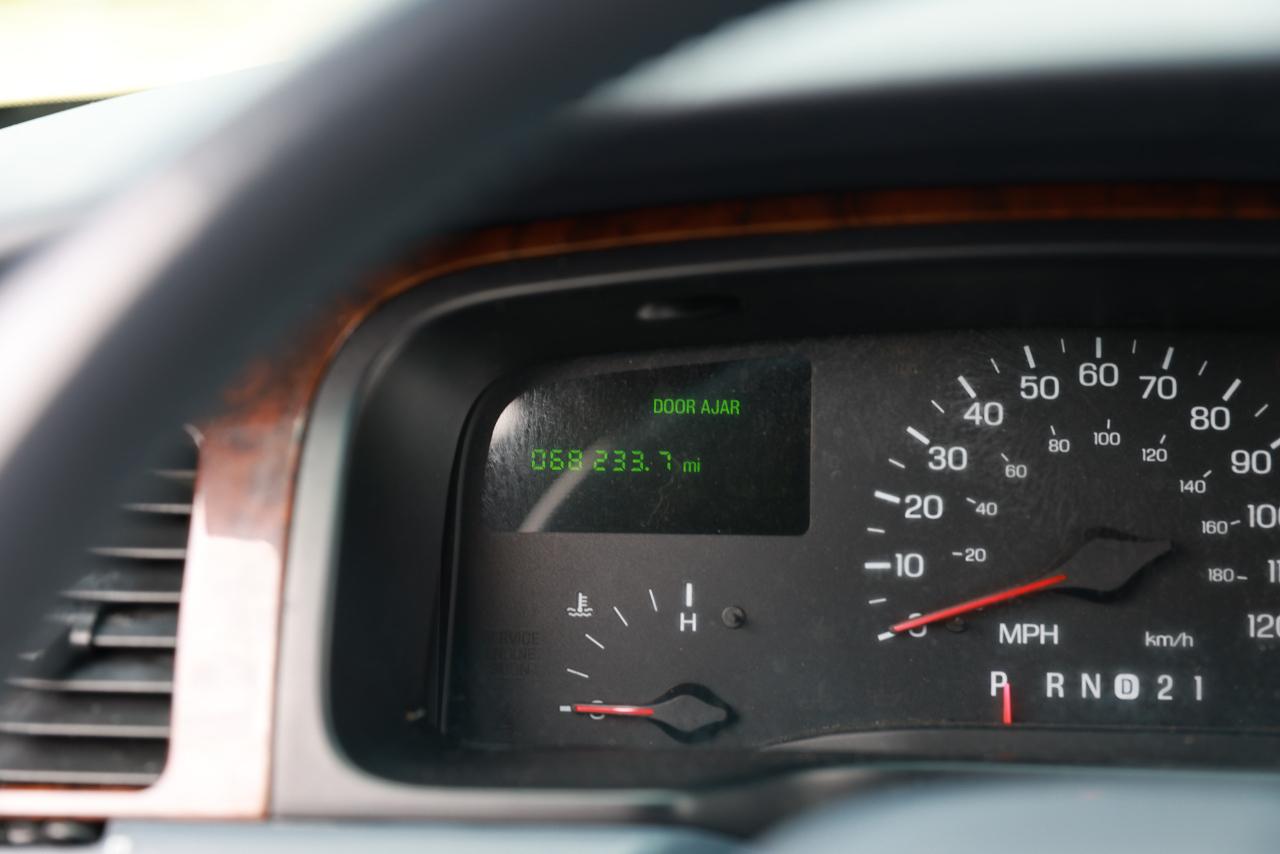 Lincoln Town Car Executive Limo 1999