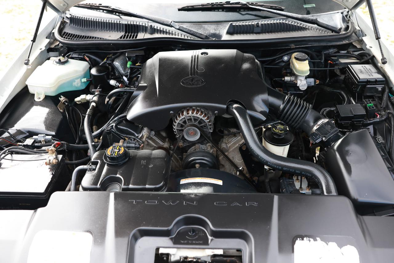 Lincoln Town Car Executive Limo 1999