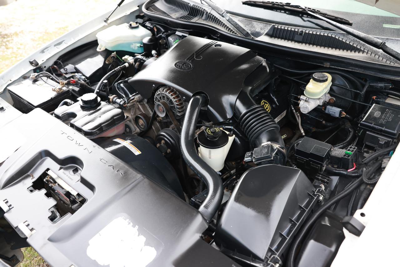 Lincoln Town Car Executive Limo 1999