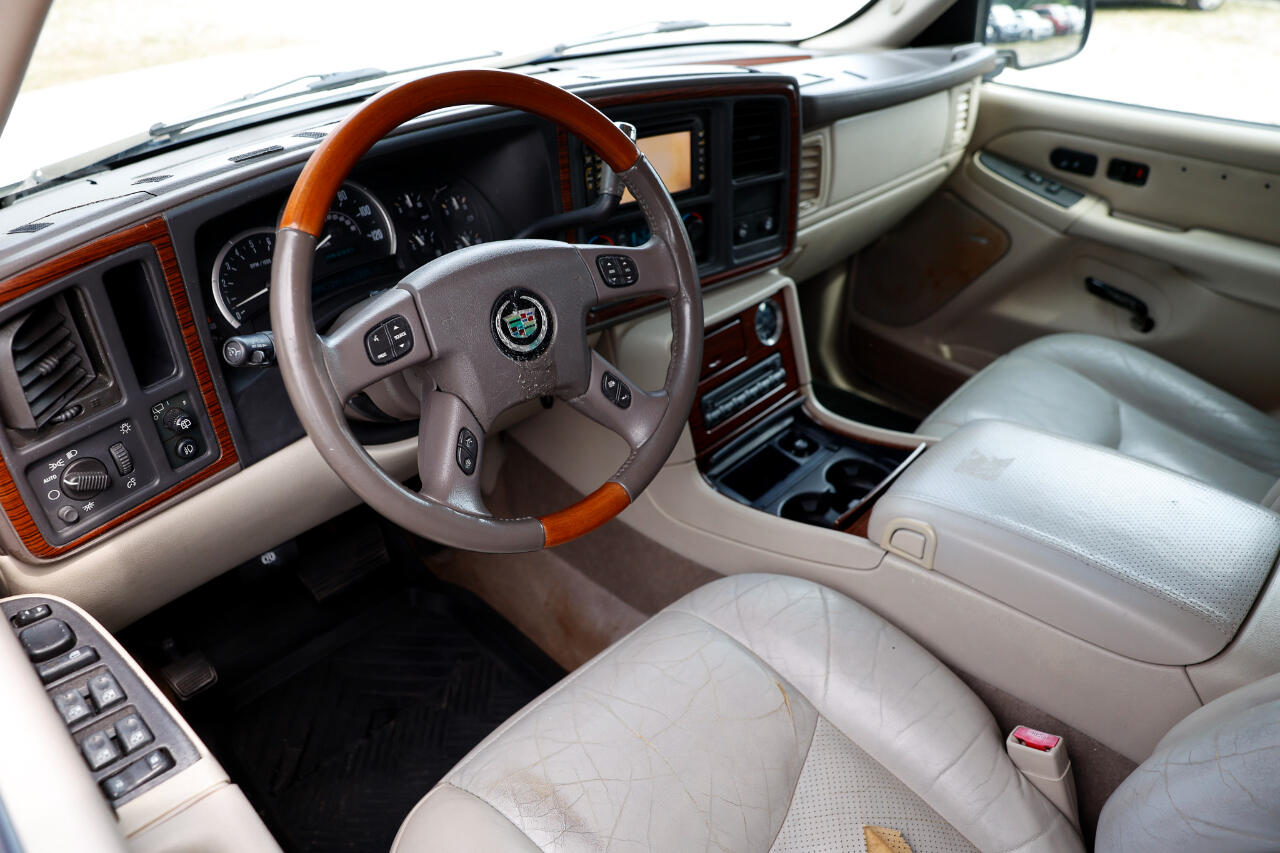 2004 Cadillac Escalade Luxury photo 4
