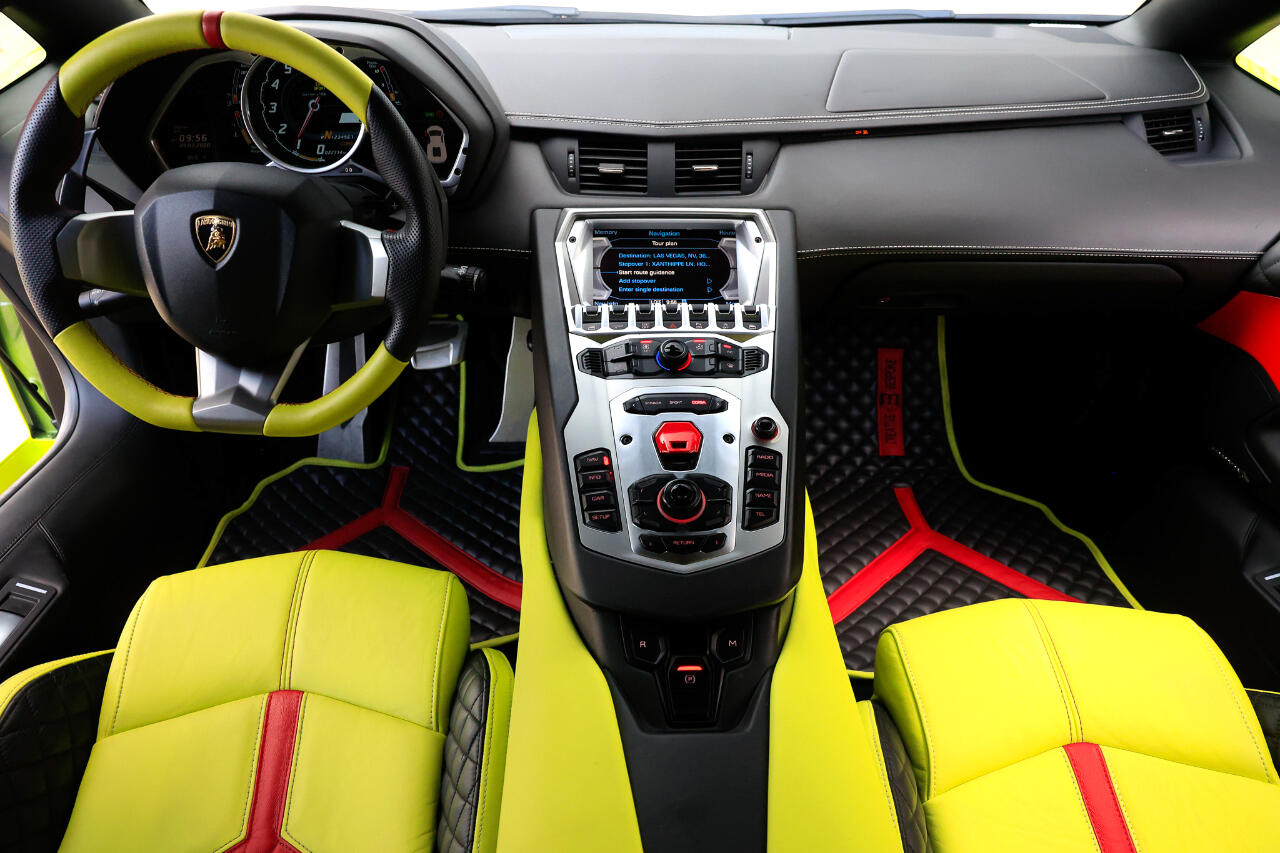 2013 Lamborghini Aventador Coupe photo 2