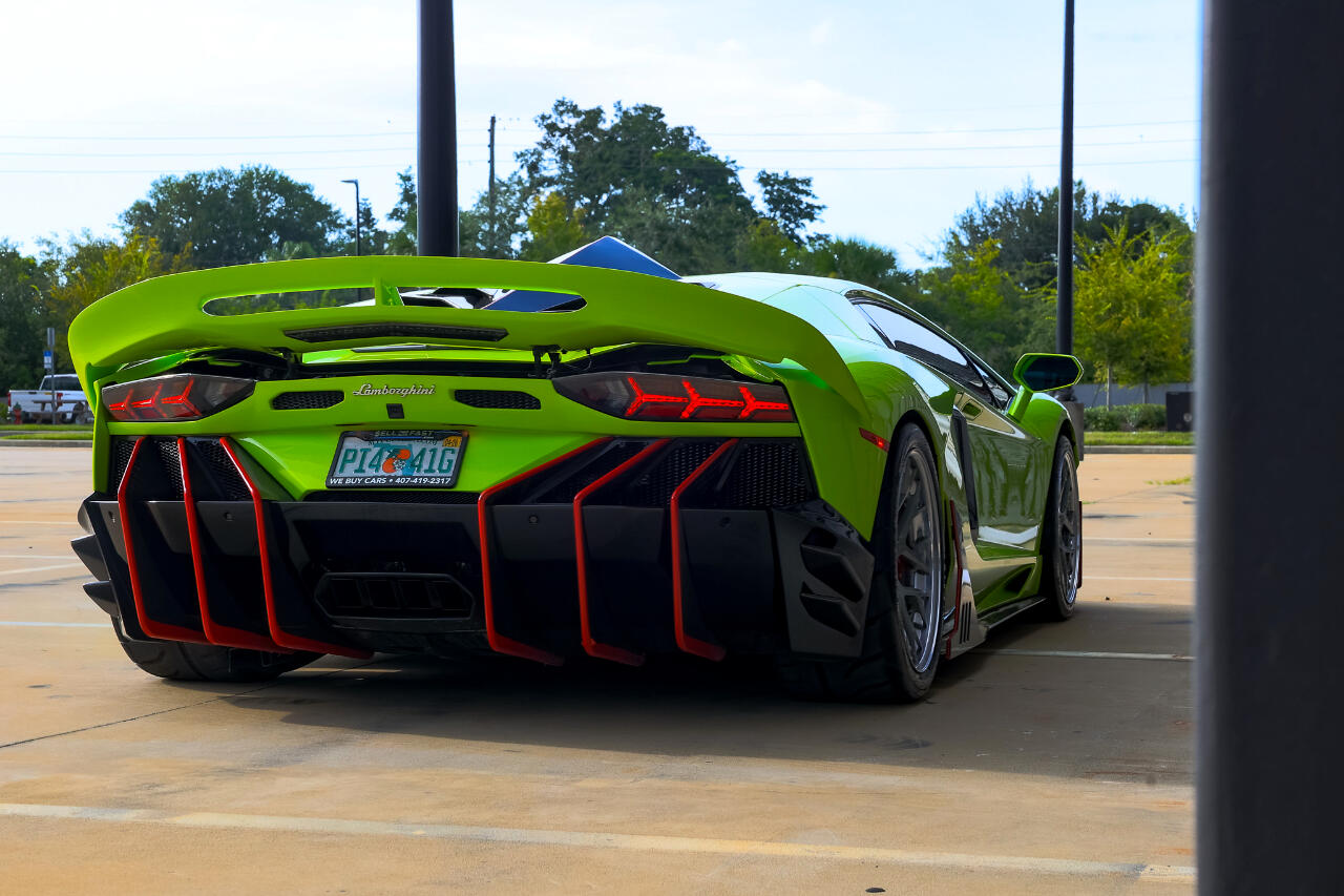 2013 Lamborghini Aventador Coupe photo 3