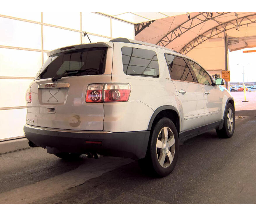 2011 Gmc Acadia SLT photo 3