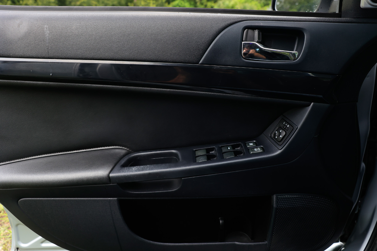 Mitsubishi Lancer Evolution  2012