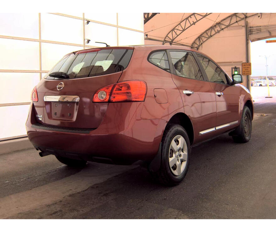 2014 Nissan Rogue Select S photo 2