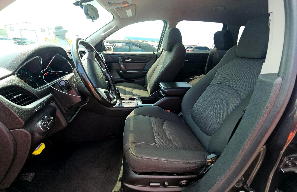 2017 Chevrolet Traverse 1LT photo 6