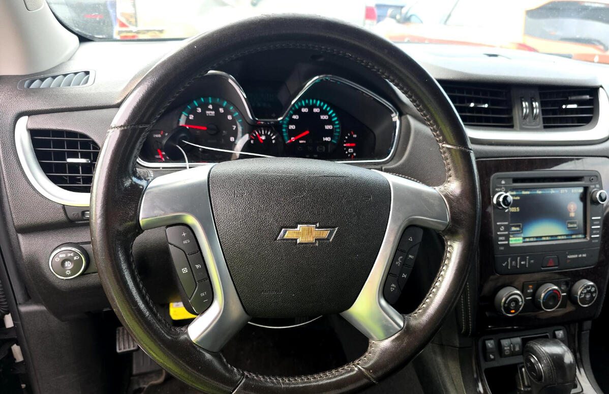 2017 Chevrolet Traverse 1LT photo 8