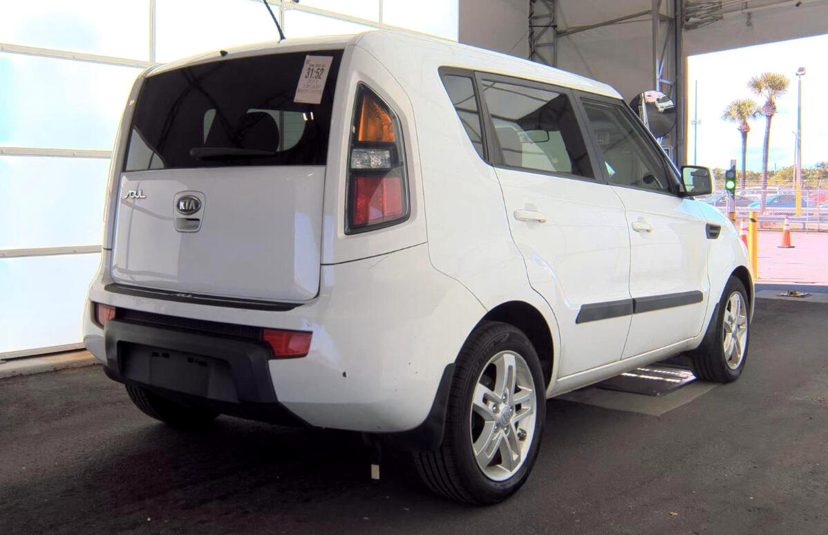 2011 Kia Soul photo 2