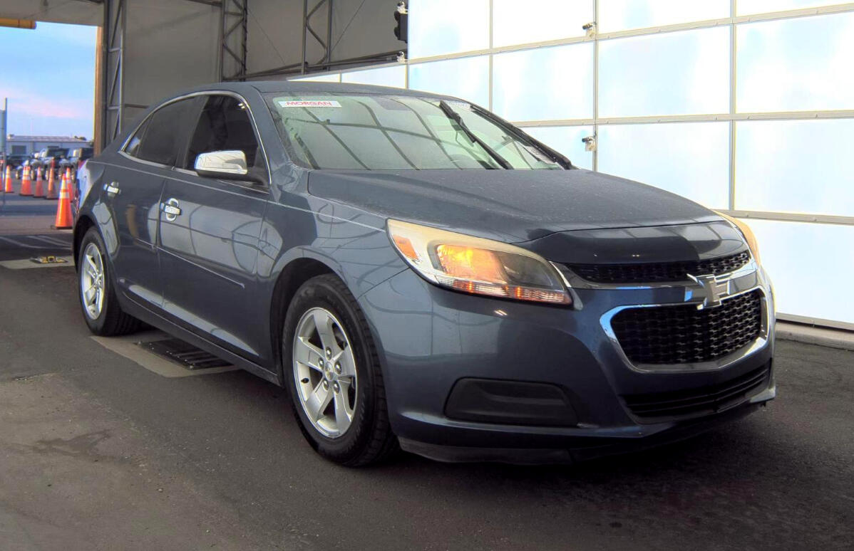 2015 Chevrolet Malibu LS photo 3