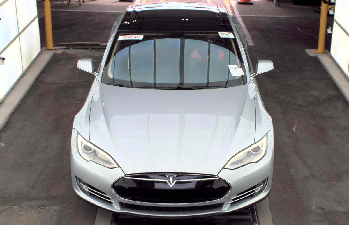 2013 Tesla Model S photo 2