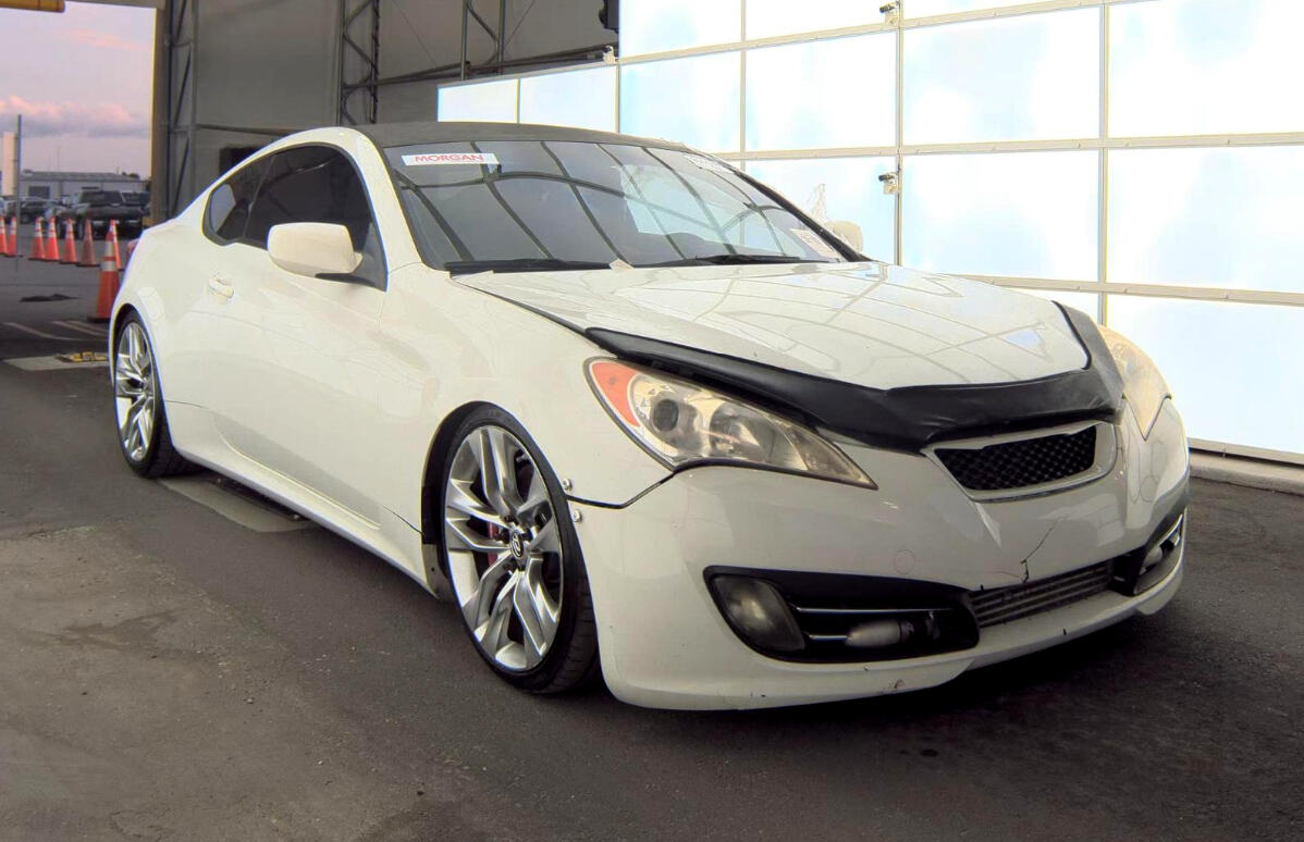 2012 Hyundai Genesis Coupe 2.0T photo 3