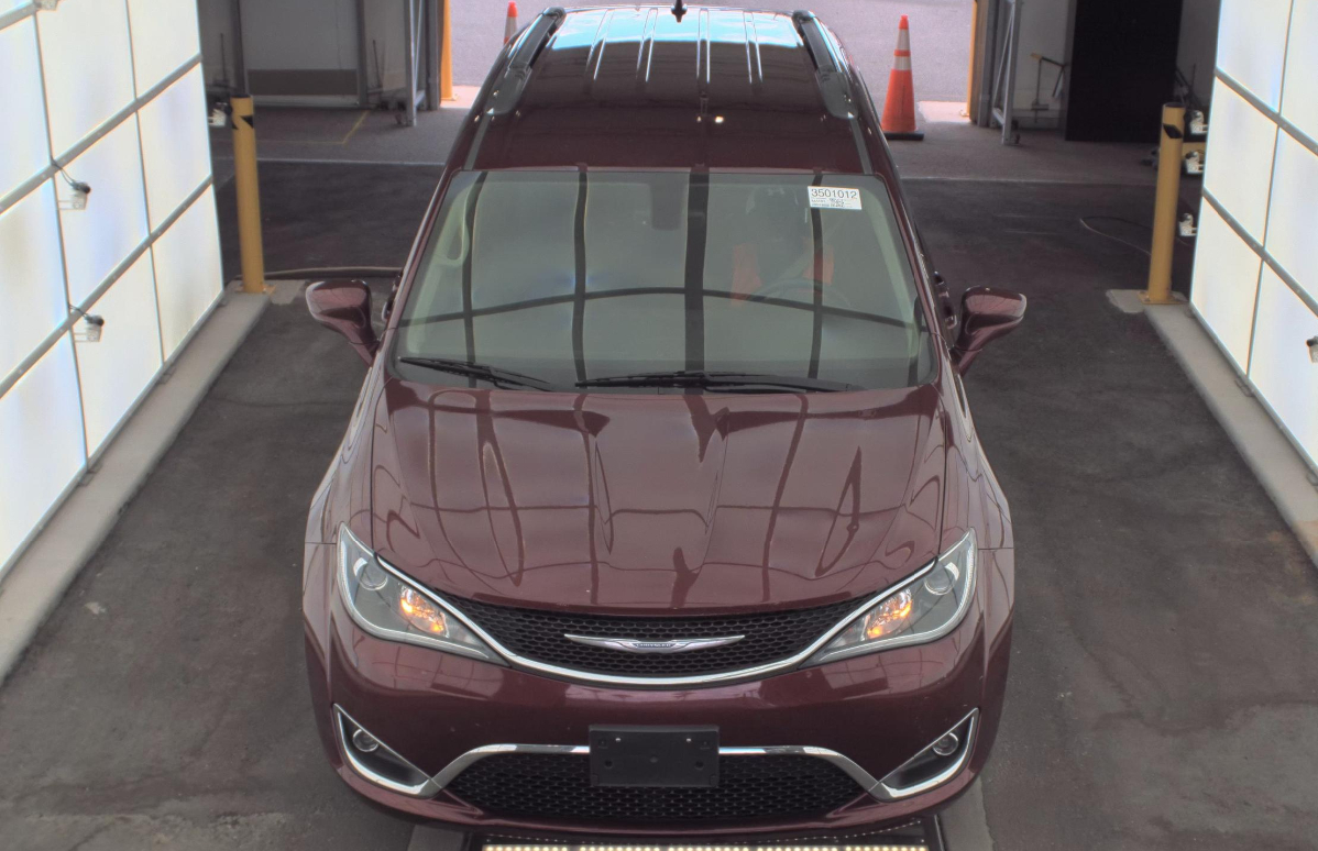 2017 Chrysler Pacifica Touring Plus photo 2