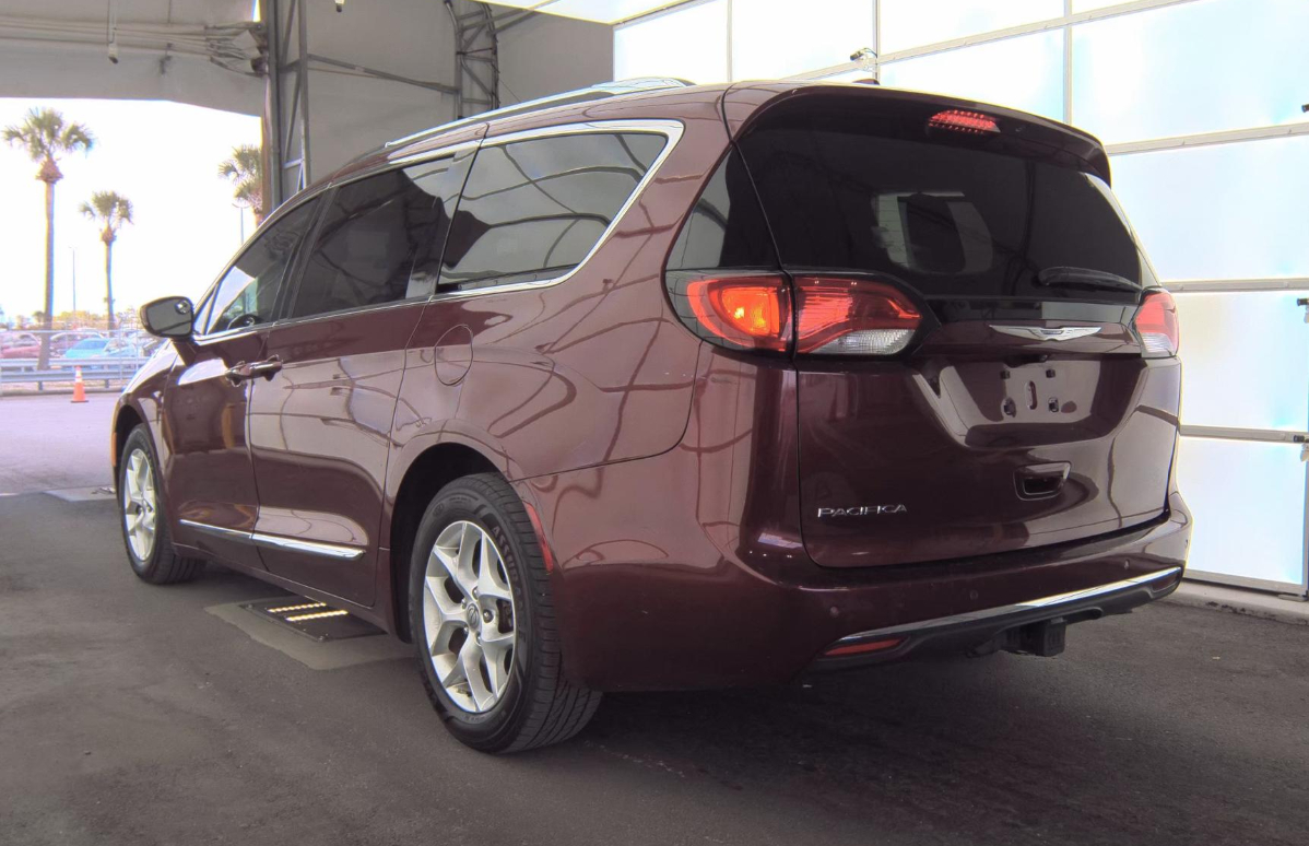 2017 Chrysler Pacifica Touring Plus photo 5