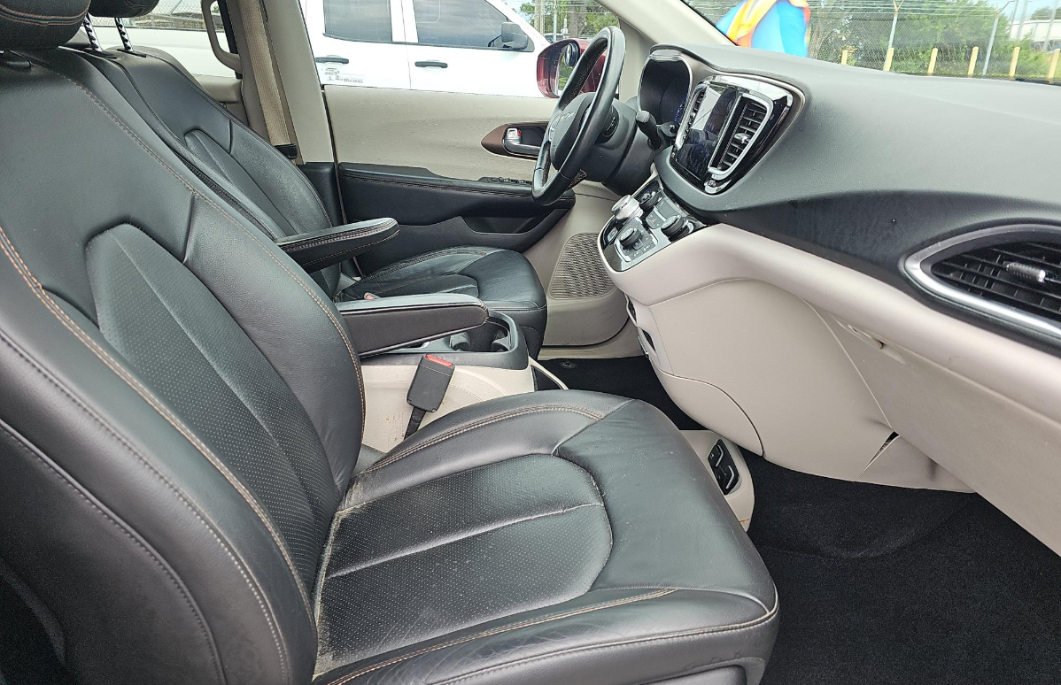 2017 Chrysler Pacifica Touring Plus photo 7