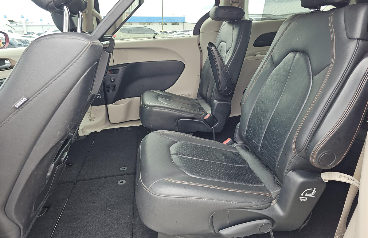2017 Chrysler Pacifica Touring Plus photo 9
