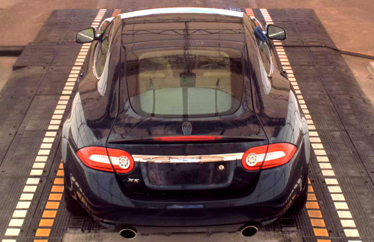 2010 Jaguar XK XKR Portfolio photo 5