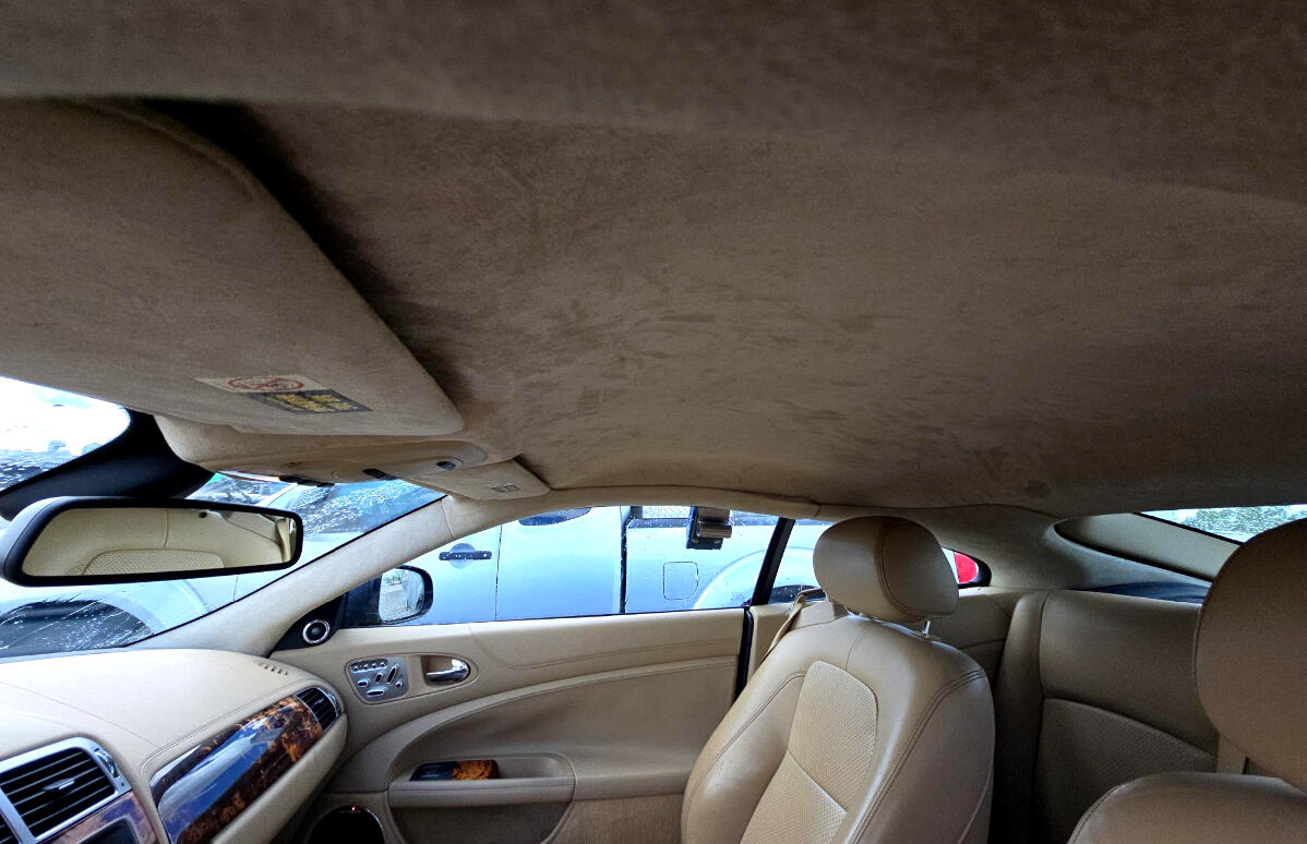 2010 Jaguar XK XKR Portfolio photo 11