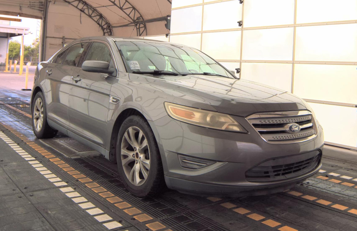 2012 Ford Taurus SEL photo 2
