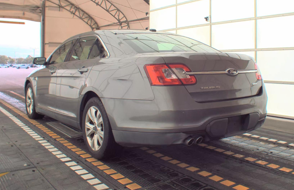2012 Ford Taurus SEL photo 4