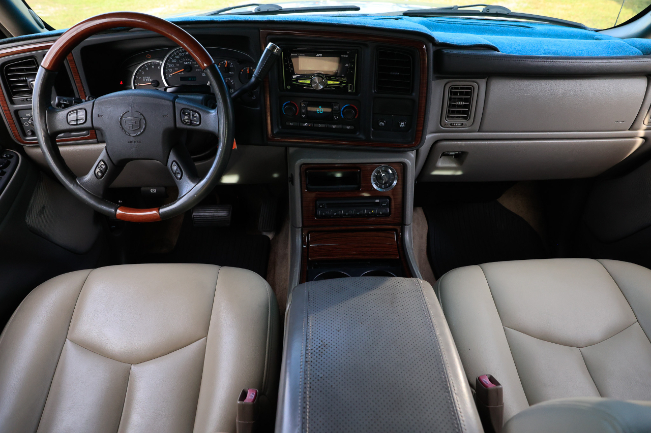 2003 Cadillac Escalade EXT Sport photo 2
