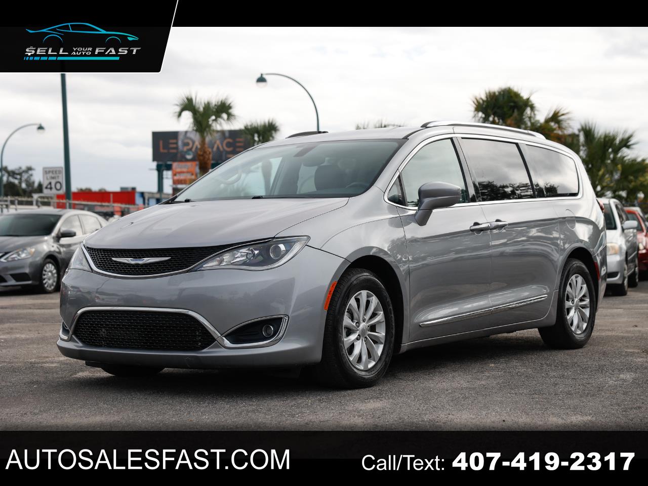 2018 Chrysler Pacifica Touring L's photo
