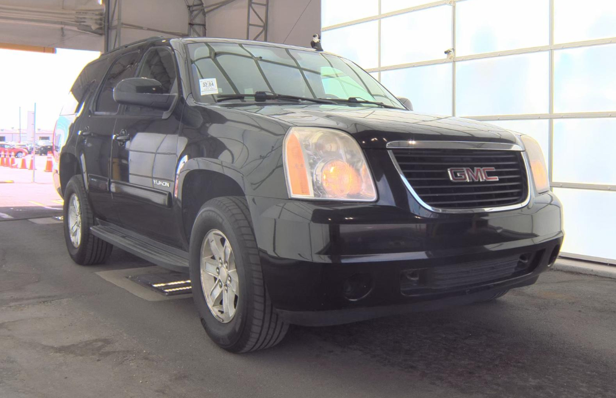 2011 Gmc Yukon SLE photo 3