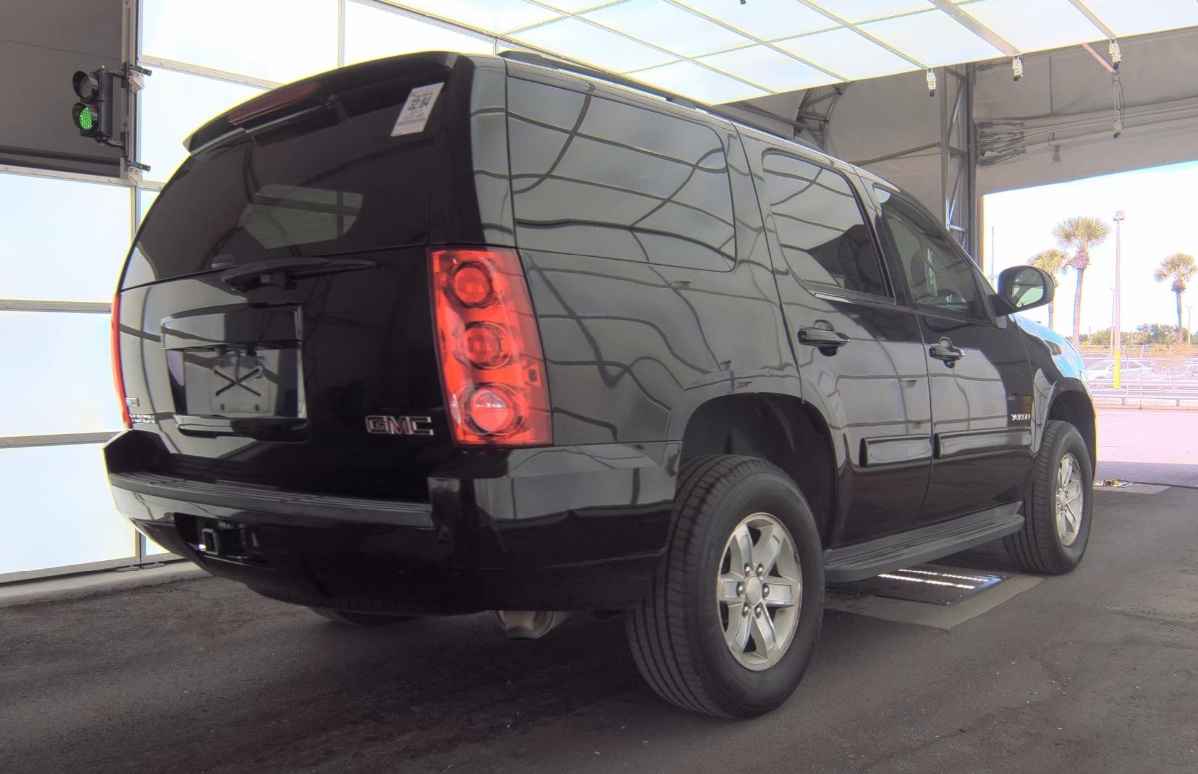 2011 Gmc Yukon SLE photo 4