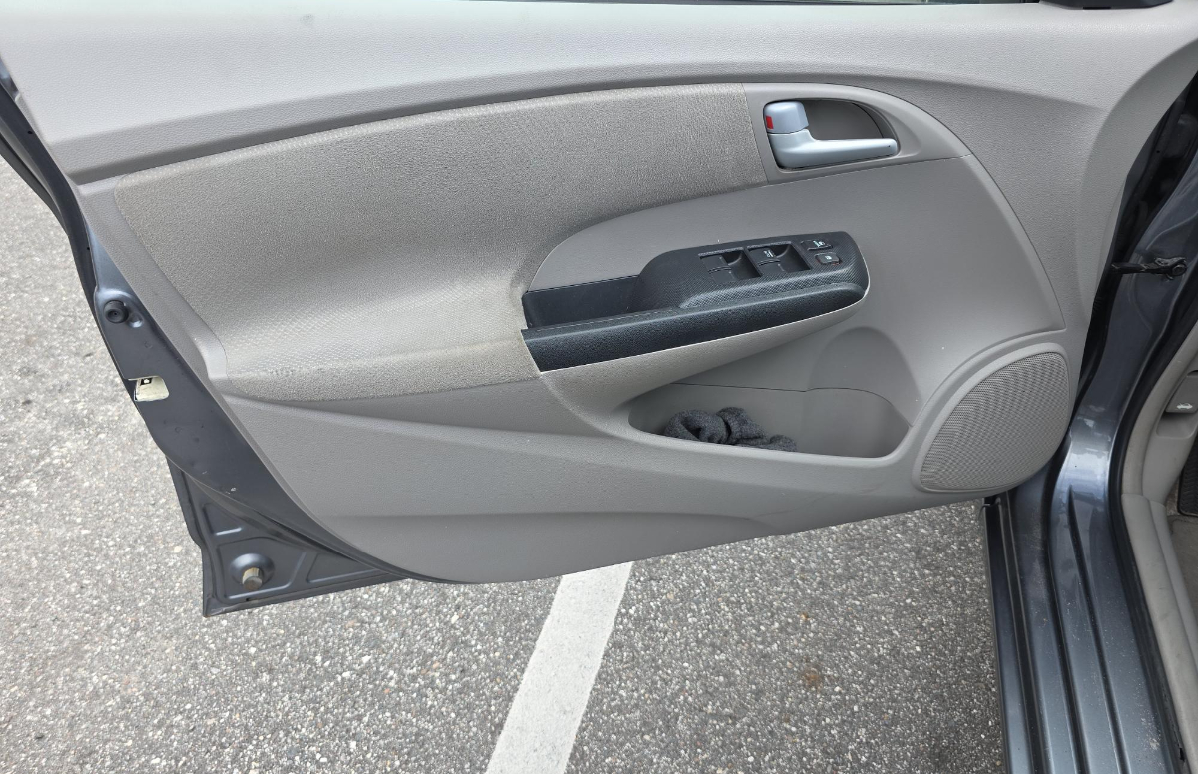 2013 Honda Insight LX photo 8