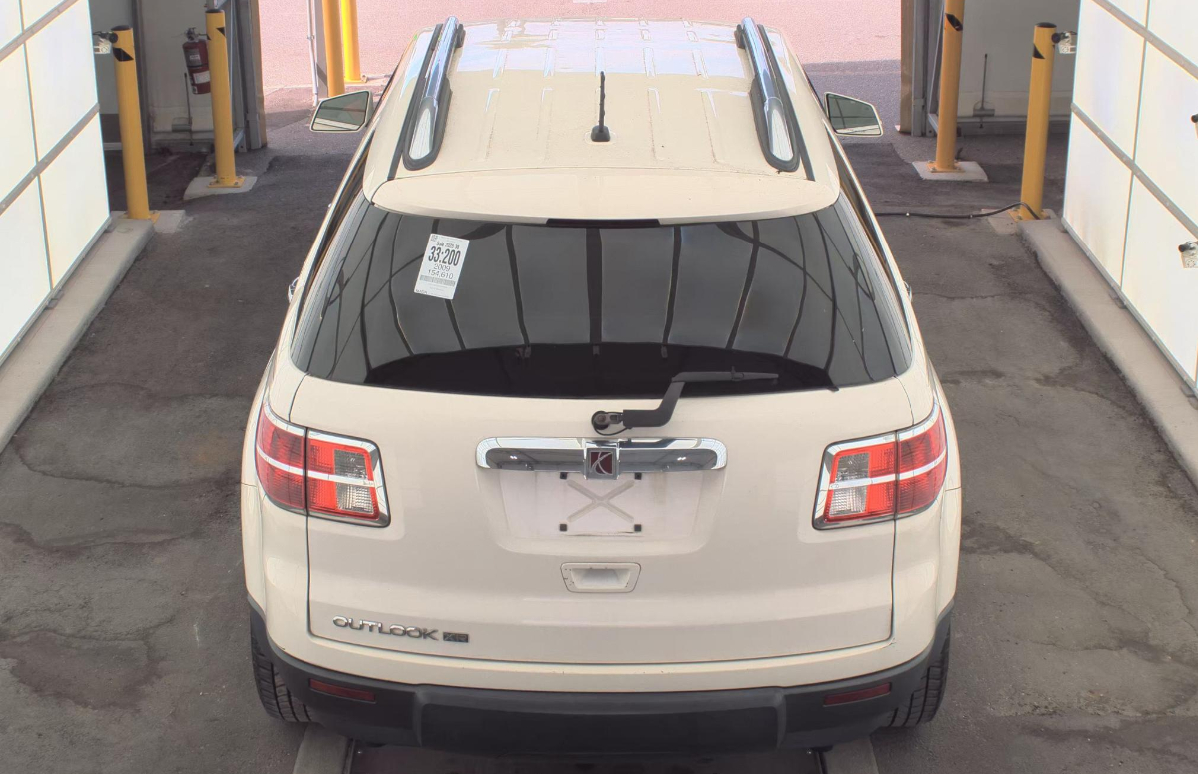 2009 Saturn Outlook XR photo 3
