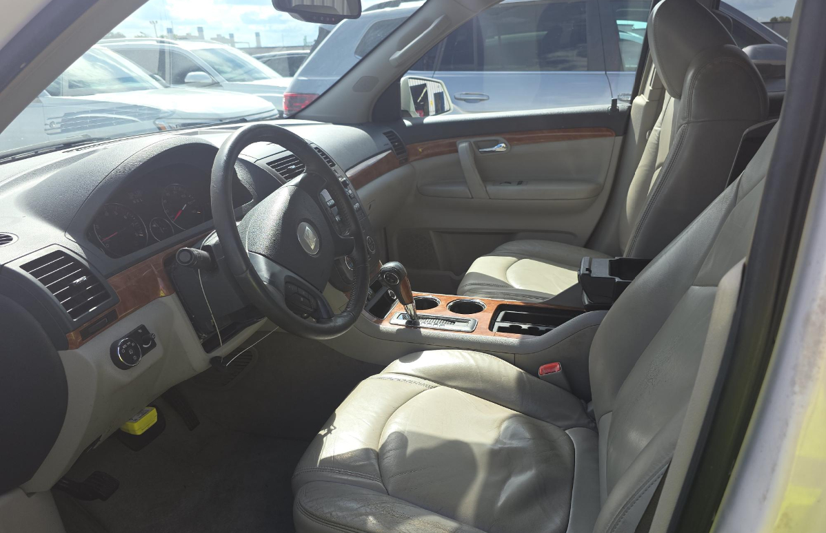 2009 Saturn Outlook XR photo 5